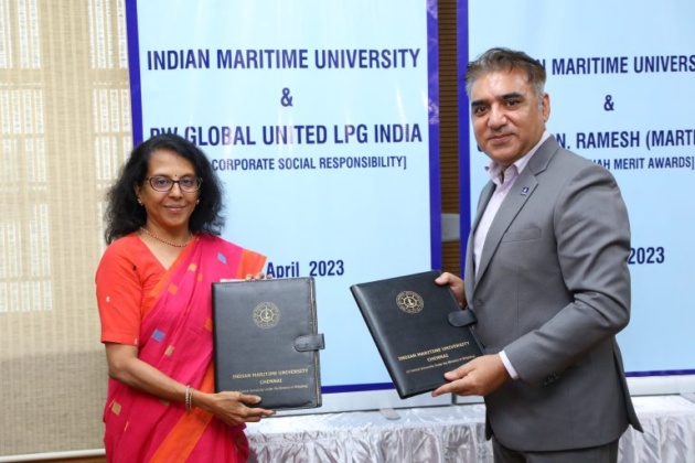 Exchange-of-documents-768x512